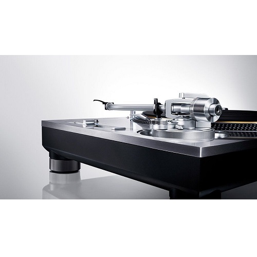   Technics SL-1200GR Silver:  6