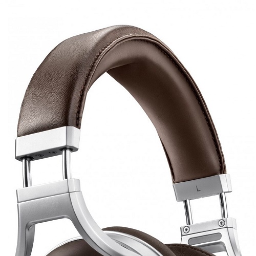   Denon AH-D5200 Wood:  6